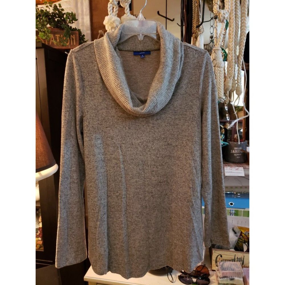 Ladies Medium Apt.9 Tunic Turtleneck